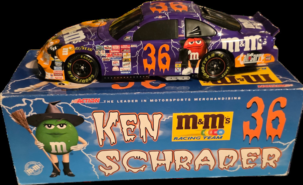 Ken Schrader #36 M&M's Halloween 2000 Pontiac Grand Prix 1:24 Action 924 Bank